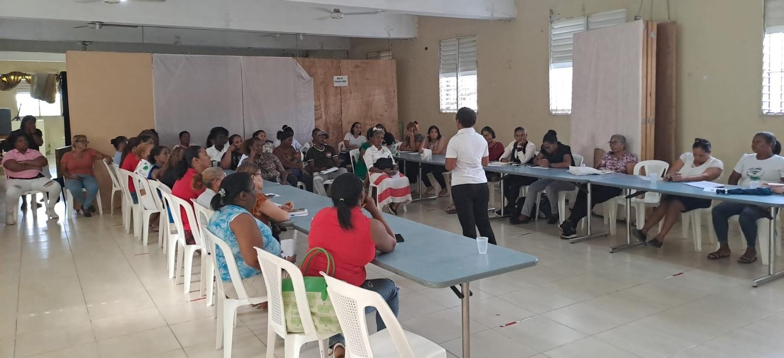 Exitosa Jornada de Educación Financiera de Promipyme Empodera a Mujeres en Los Alcarrizos